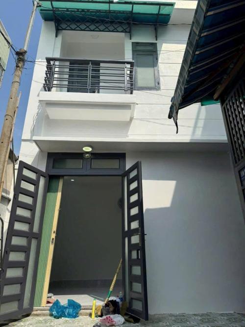 Nhà 3 tầng đẹp, rộng rãi 5 phòng ngủ, giá 6 tỷ